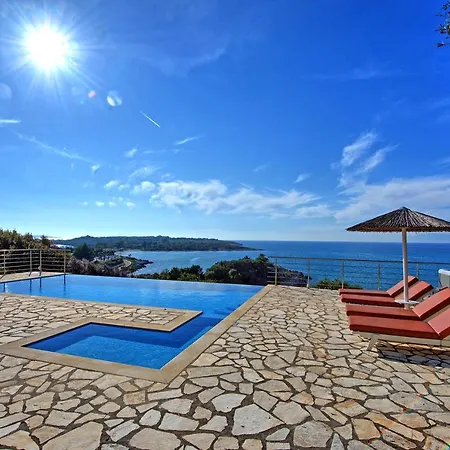 别墅 Beachfront Seasun By Posarellivillas *